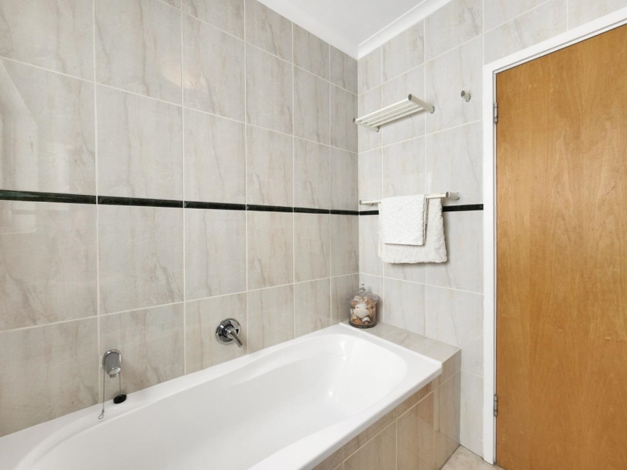 To Let 2 Bedroom Property for Rent in Sea Point Western Cape